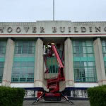 hinowa spider lift in front of hoover building