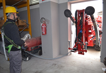 Hinowa Lightlift 26.14 boom lift in tight spaces