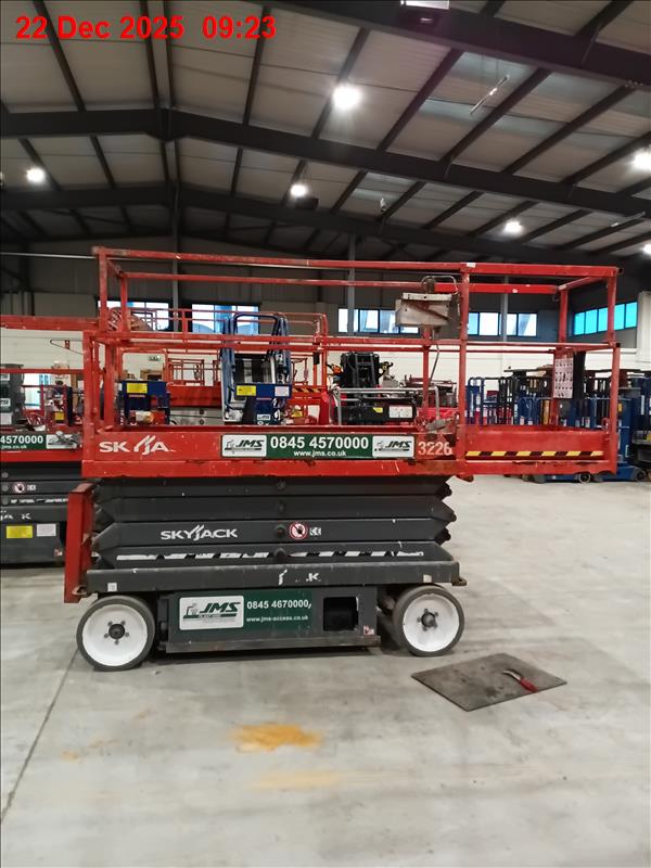 Skyjack SJ3226 Electric Scissor Lift